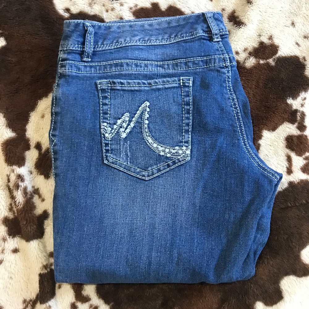 Women’s mid rise bootcut jeans. 13/14 Regular